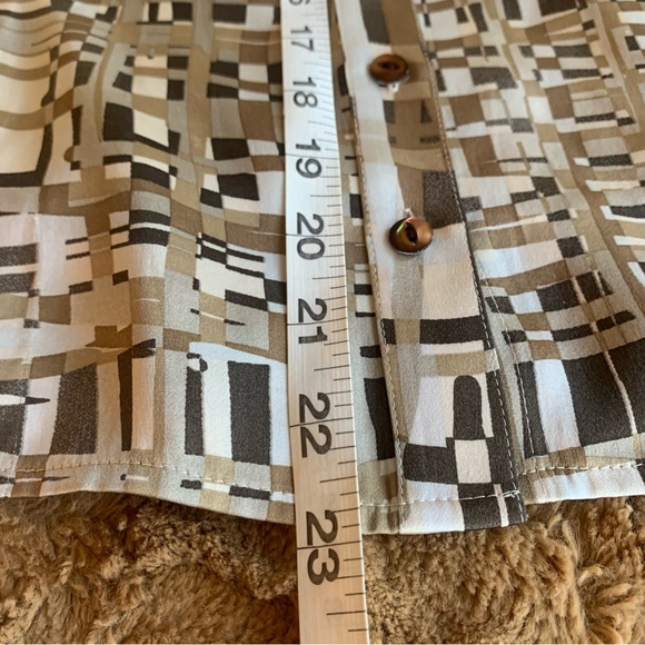 St. John’s Silk Button Up, Sleeveless Top - Picture 14 of 14